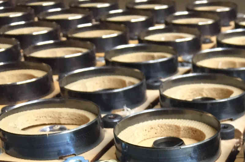 Floating wood die with 2 levels 