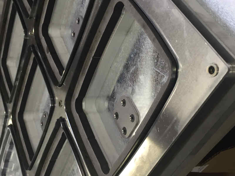 Perimeter trim with anvil in die 