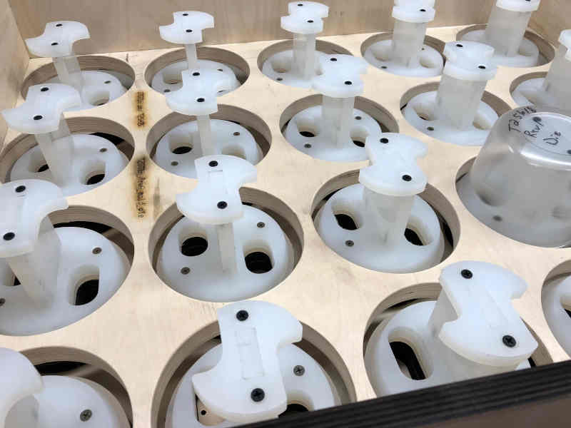 Male plugs to support part 